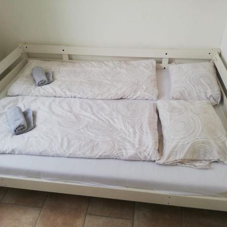 Beautiful, Spacious And Cheap Apartment Виена Екстериор снимка