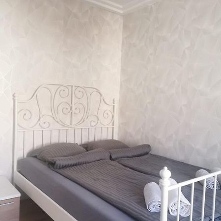 Beautiful, Spacious And Cheap Apartment Виена Екстериор снимка