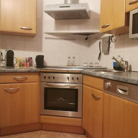 Beautiful, Spacious And Cheap Apartment Виена Екстериор снимка
