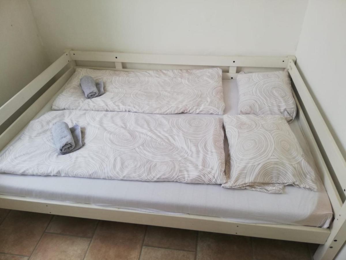 Beautiful, Spacious And Cheap Apartment Виена Екстериор снимка