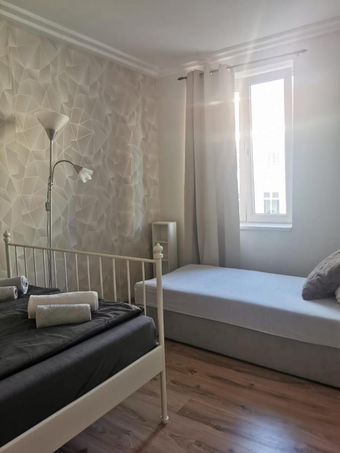 Beautiful, Spacious And Cheap Apartment Виена Екстериор снимка