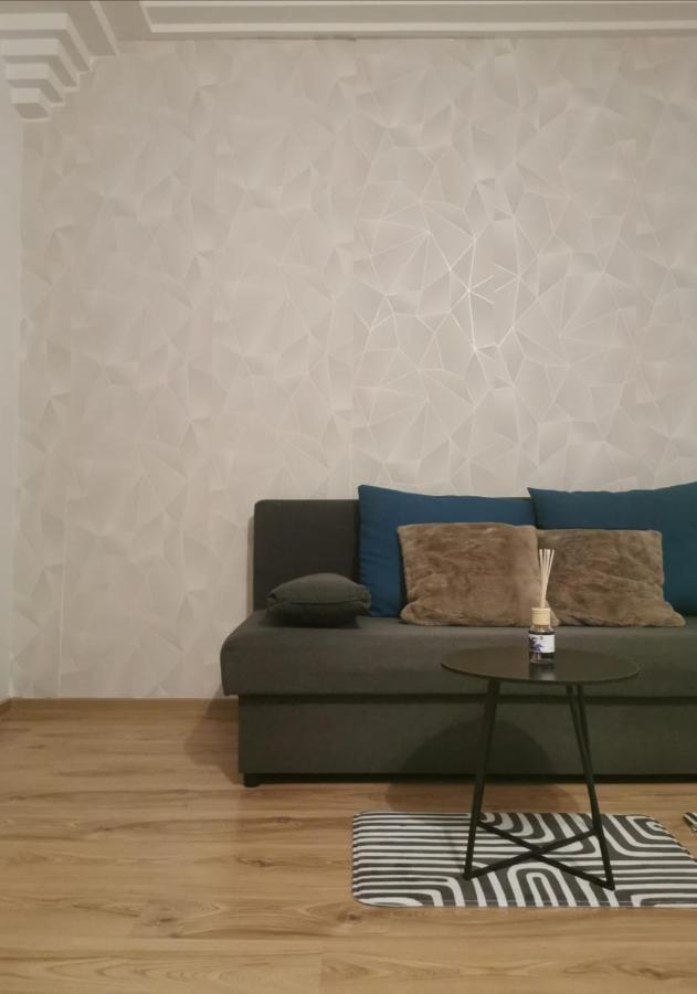 Beautiful, Spacious And Cheap Apartment Виена Екстериор снимка